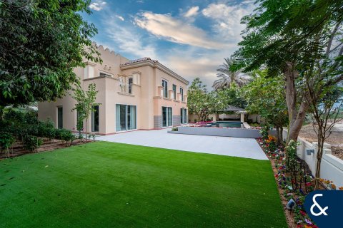 Villa en Victory Heights, Dubai Sports City, Dubai, 5 dormitorios, 557 m², № 78969 - foto 1
