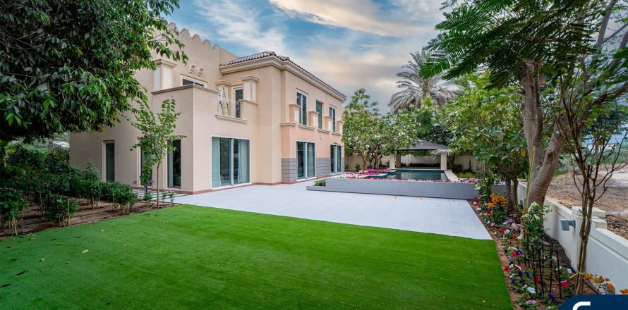 Villa en Victory Heights, Dubai Sports City, Dubai, 5 dormitorios, 557 m², № 78969
