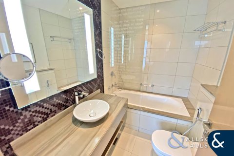 Apartment in DAMAC Towers by Paramount, Business Bay, Dubai 2 bedrooms, 130 sq.m. № 78972 - photo 13