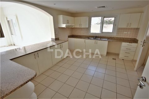 Villa in Meadows, Dubai 6 bedrooms, 464.5 sq.m. № 7013 - photo 4