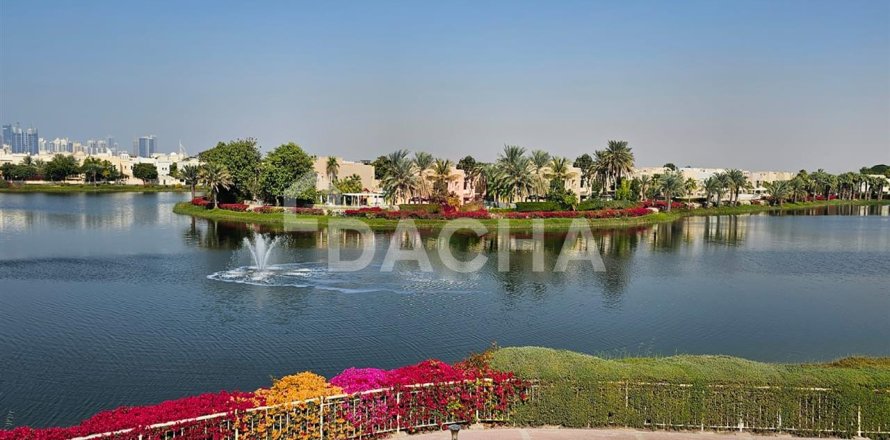 Villa in Meadows, Dubai 6 bedrooms, 464.5 sq.m. № 7013