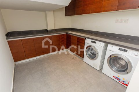 Villa en Dubai, 4 dormitorios, 464.8 m², № 7005 - foto 9