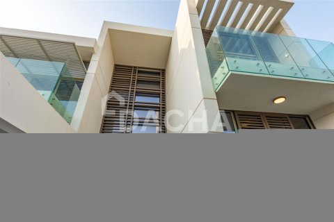 Villa en Dubai, 4 dormitorios, 464.8 m², № 7005 - foto 2