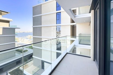 Apartment in Mina Rashid, Dubai 2 bedrooms, 107.95 sq.m. № 129627 - photo 2
