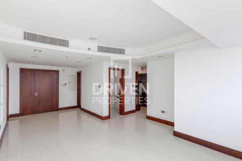 Apartment in World Trade Center, Dubai 2 bedrooms, 116.04 sq.m. № 129641 - photo 2