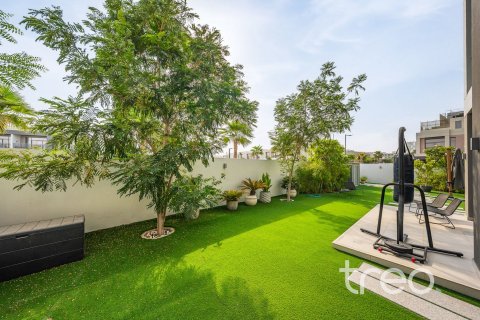 Villa in Dubai South (Dubai World Central), Dubai 5 bedrooms, 390.47 sq.m. № 138015 - photo 21