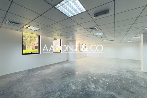 Office in Dubai Investment Park, Dubai 4014.9 sq.m. № 78395 - photo 8