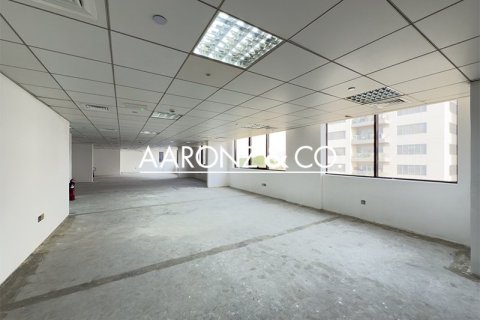Office in Dubai Investment Park, Dubai 4014.9 sq.m. № 78395 - photo 2