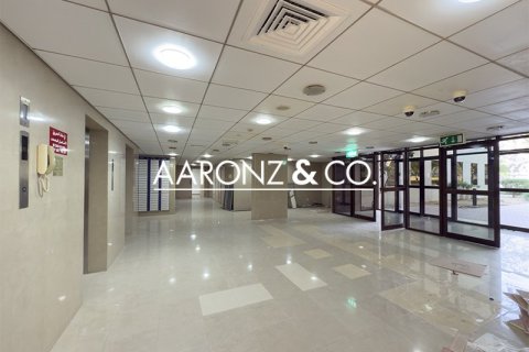 Commercial property in Dubai Investment Park, Dubai 9280.8 sq.m. № 78396 - photo 6