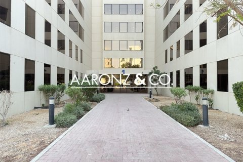 Commercial property in Dubai Investment Park, Dubai 9280.8 sq.m. № 78396 - photo 4