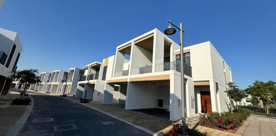 Villa en Dubai, 3 dormitorios, 131.4 m², № 9802