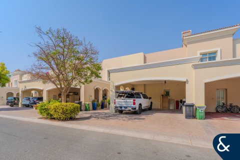 Купить виллу в Арабиан Ранчес, Дубай: 3 спальни, 219м², № 75823 - фото 2