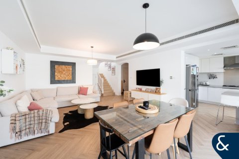 Купить виллу в Арабиан Ранчес, Дубай: 3 спальни, 219м², № 75823 - фото 3