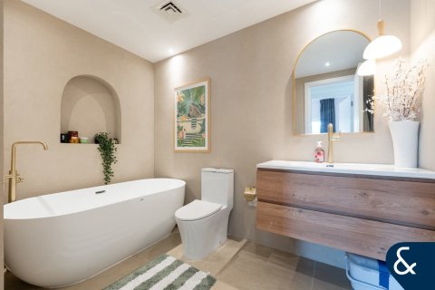 Купить виллу в Арабиан Ранчес, Дубай: 3 спальни, 219м², № 75823 - фото 10