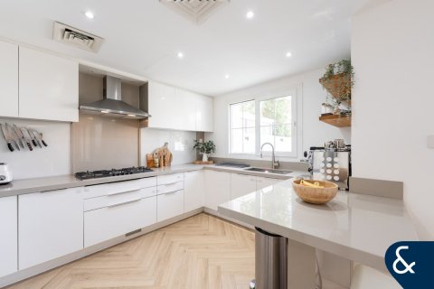 Купить виллу в Арабиан Ранчес, Дубай: 3 спальни, 219м², № 75823 - фото 5