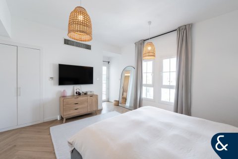 Купить виллу в Арабиан Ранчес, Дубай: 3 спальни, 219м², № 75823 - фото 15