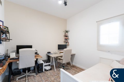 Купить виллу в Арабиан Ранчес, Дубай: 3 спальни, 219м², № 75823 - фото 18