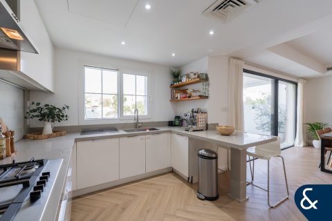 Купить виллу в Арабиан Ранчес, Дубай: 3 спальни, 219м², № 75823 - фото 4