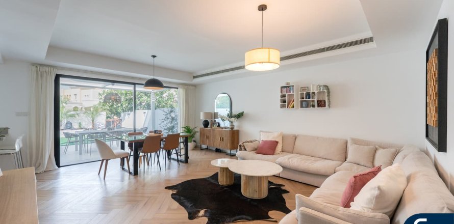 Вилла в Арабиан Ранчес, Дубай, 3 спальни, 219м², № 75823