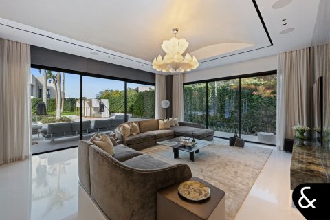 Villa in Al Barari, Dubai 5 bedrooms, 862 sq.m. № 75830 - photo 4