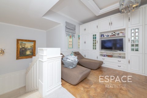 Villa in Meadows 1, Meadows, Dubai 4 bedrooms, 332 sq.m. № 61816 - photo 15