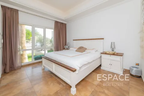 Villa in Meadows 1, Meadows, Dubai 4 bedrooms, 332 sq.m. № 61816 - photo 12