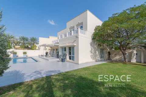 Villa in Meadows 1, Meadows, Dubai 4 bedrooms, 332 sq.m. № 61816 - photo 17