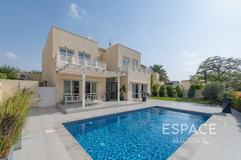 Villa in Meadows 1, Meadows, Dubai 4 bedrooms, 332 sq.m. № 61816 - photo 2