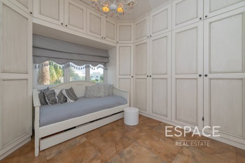 Villa in Meadows 1, Meadows, Dubai 4 bedrooms, 332 sq.m. № 61816 - photo 16