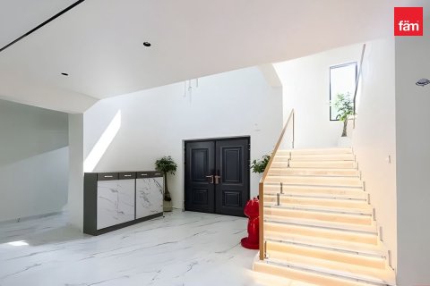Villa in Dubai 8 bedrooms, 1333.3 sq.m. № 60633 - photo 9