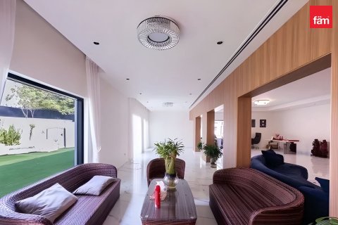 Villa in Dubai 8 bedrooms, 1333.3 sq.m. № 60633 - photo 16