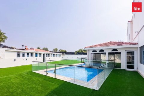 Villa in Dubai 8 bedrooms, 1333.3 sq.m. № 60633 - photo 24