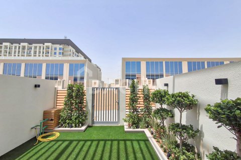 Townhouse in Dubai Land, Dubai 2 bedrooms, 125 sq.m. № 110419 - photo 10
