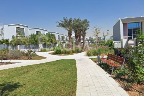 Townhouse in Dubai Land, Dubai 2 bedrooms, 125 sq.m. № 110419 - photo 2