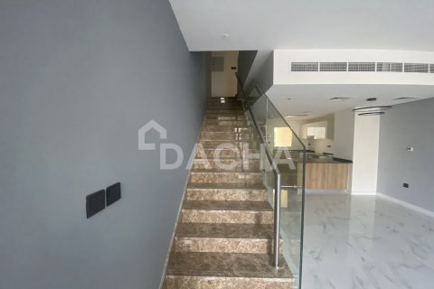Townhouse in Dubai Land, Dubai 2 bedrooms, 125 sq.m. № 110419 - photo 16