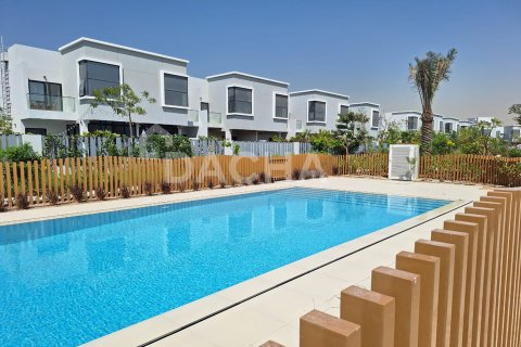Townhouse in Dubai Land, Dubai 2 bedrooms, 125 sq.m. № 110419 - photo 3