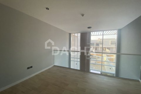 Townhouse in Dubai Land, Dubai 2 bedrooms, 125 sq.m. № 110419 - photo 18