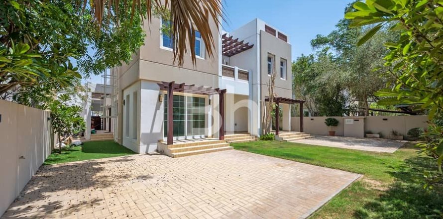 Вилла в Мудоне, Дубай, 3 спальни, 396м², № 22998