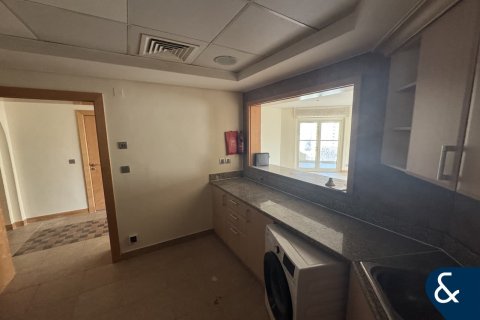 Apartment in Palm Jumeirah, Dubai 3 bedrooms, 201 sq.m. № 98965 - photo 14