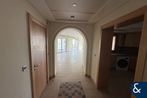 Apartment in Palm Jumeirah, Dubai 3 bedrooms, 201 sq.m. № 98965 - photo 3