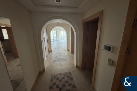 Apartment in Palm Jumeirah, Dubai 3 bedrooms, 201 sq.m. № 98965 - photo 27