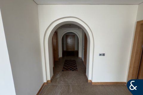 Apartment in Palm Jumeirah, Dubai 3 bedrooms, 201 sq.m. № 98965 - photo 22