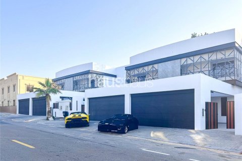 Villa à Umm Suqeim, Dubai, 4 chambres, 372 m², № 44621 - photo 1