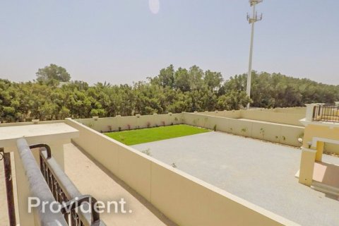 Villa en Jumeirah Park, Dubai, 4 dormitorios, № 1520 - foto 3