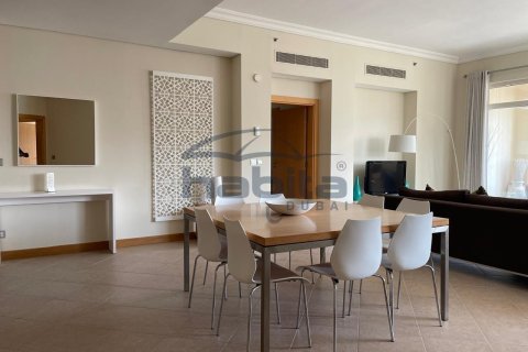 Снять в аренду квартиру в Shoreline Apartments, Пальма Джумейра, Дубай: 2 спальни, 191.8м², № 7669 - фото 2