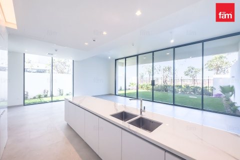 Adosado en Dubai, 4 dormitorios, 312 m², № 11232 - foto 1