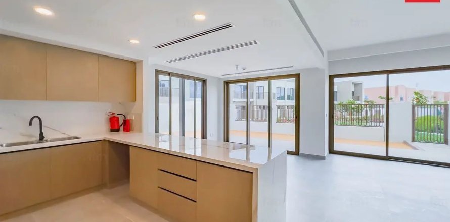 Вилла в Дубае, 3 спальни, 161.3м², № 71764