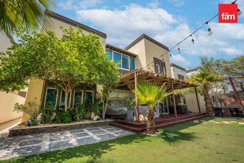 Villa in Jumeirah Park, Dubai 3 bedrooms, 679.9 sq.m. № 49930 - photo 1