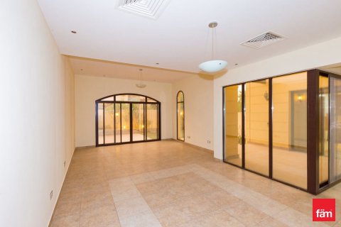 Townhouse in Dubai 4 bedrooms, 297.7 sq.m. № 49918 - photo 1