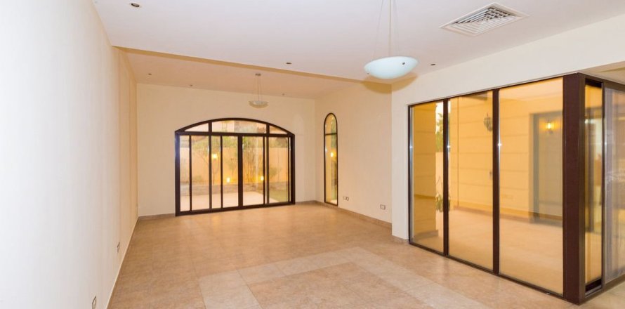 Townhouse in Dubai 4 bedrooms, 297.7 sq.m. № 49918